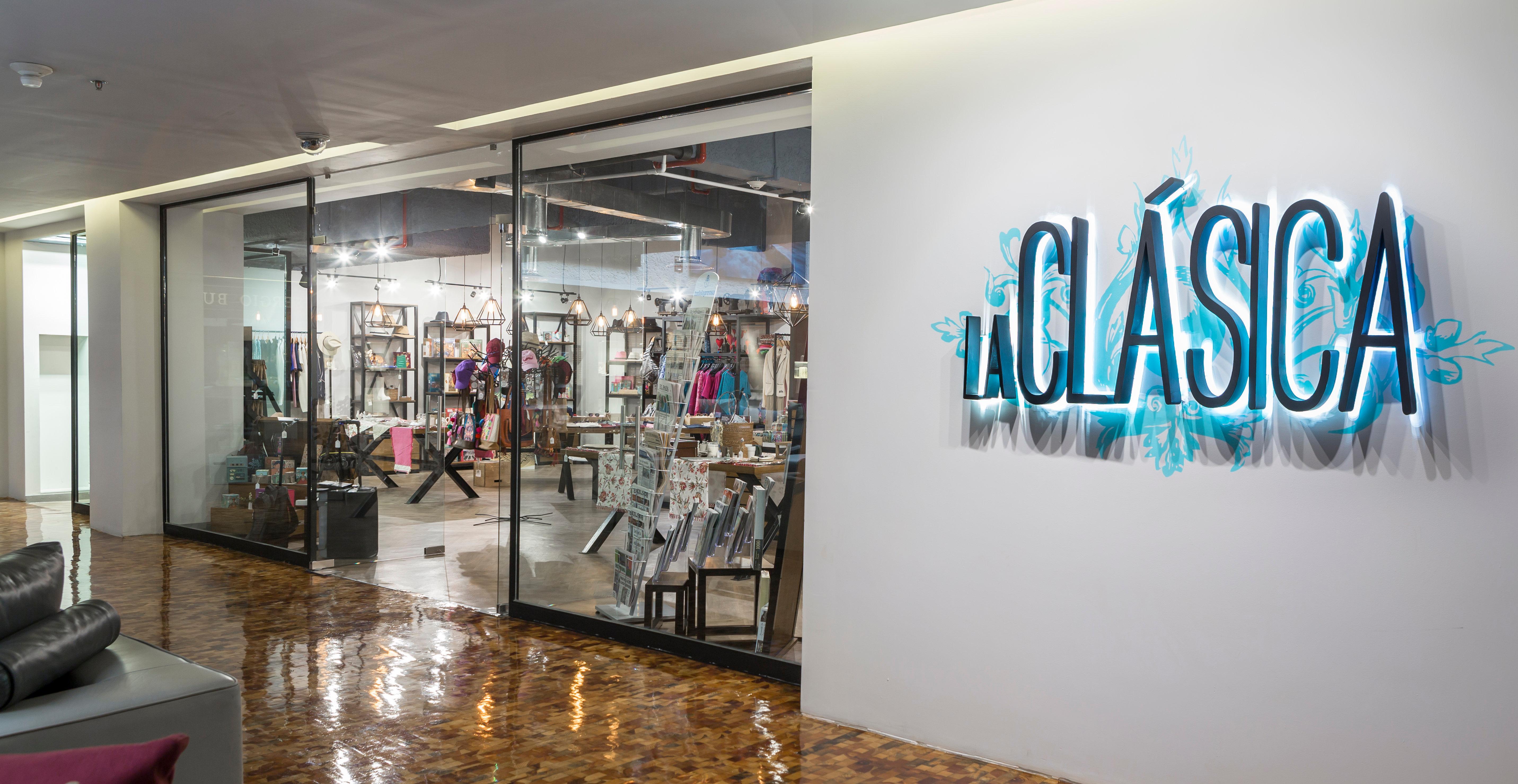 Presidente Intercontinental Mexico City By Ihg Екстер'єр фото The entrance of the La Clásica store in Madrid, Spain.