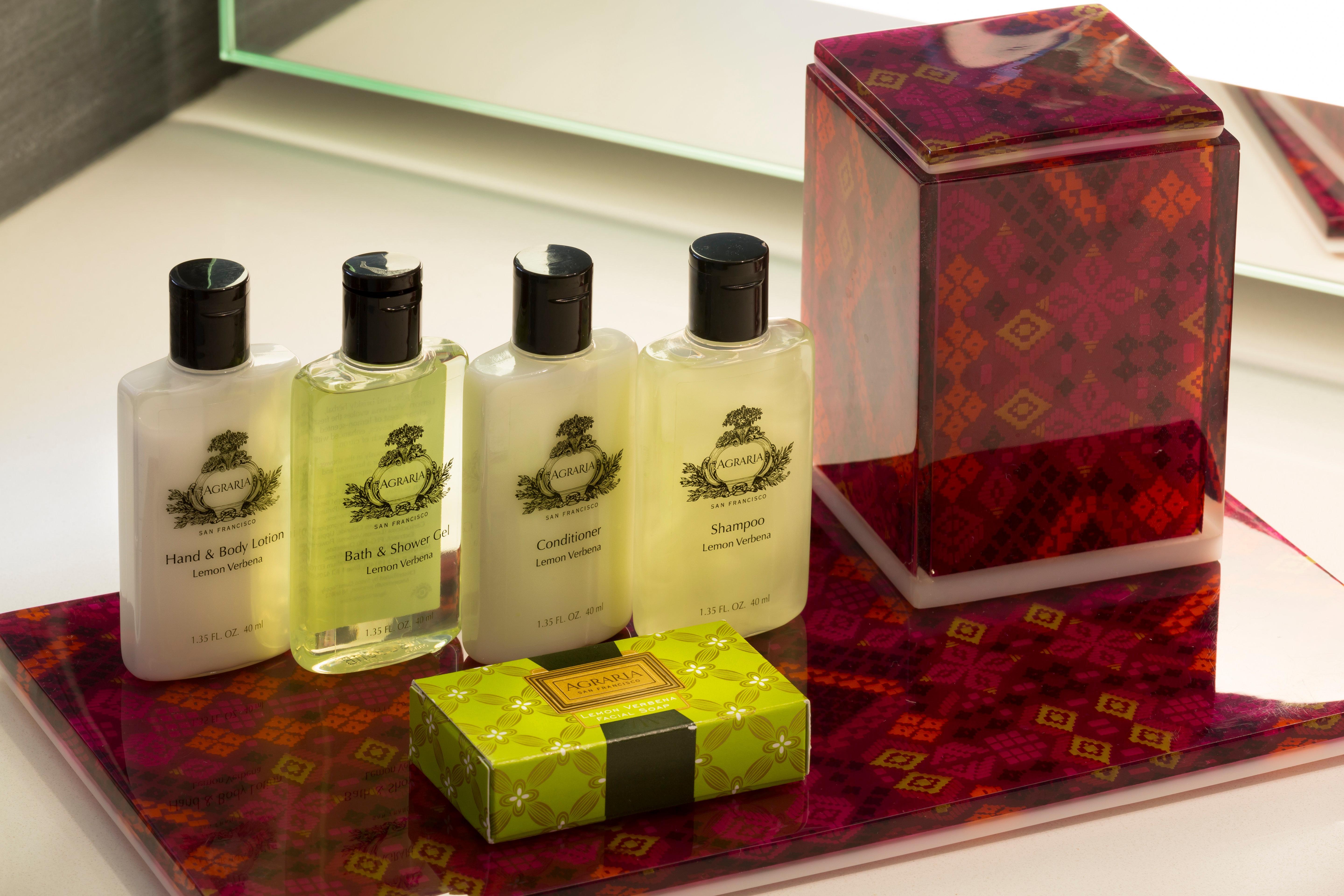 Presidente Intercontinental Mexico City By Ihg Екстер'єр фото A selection of toiletries